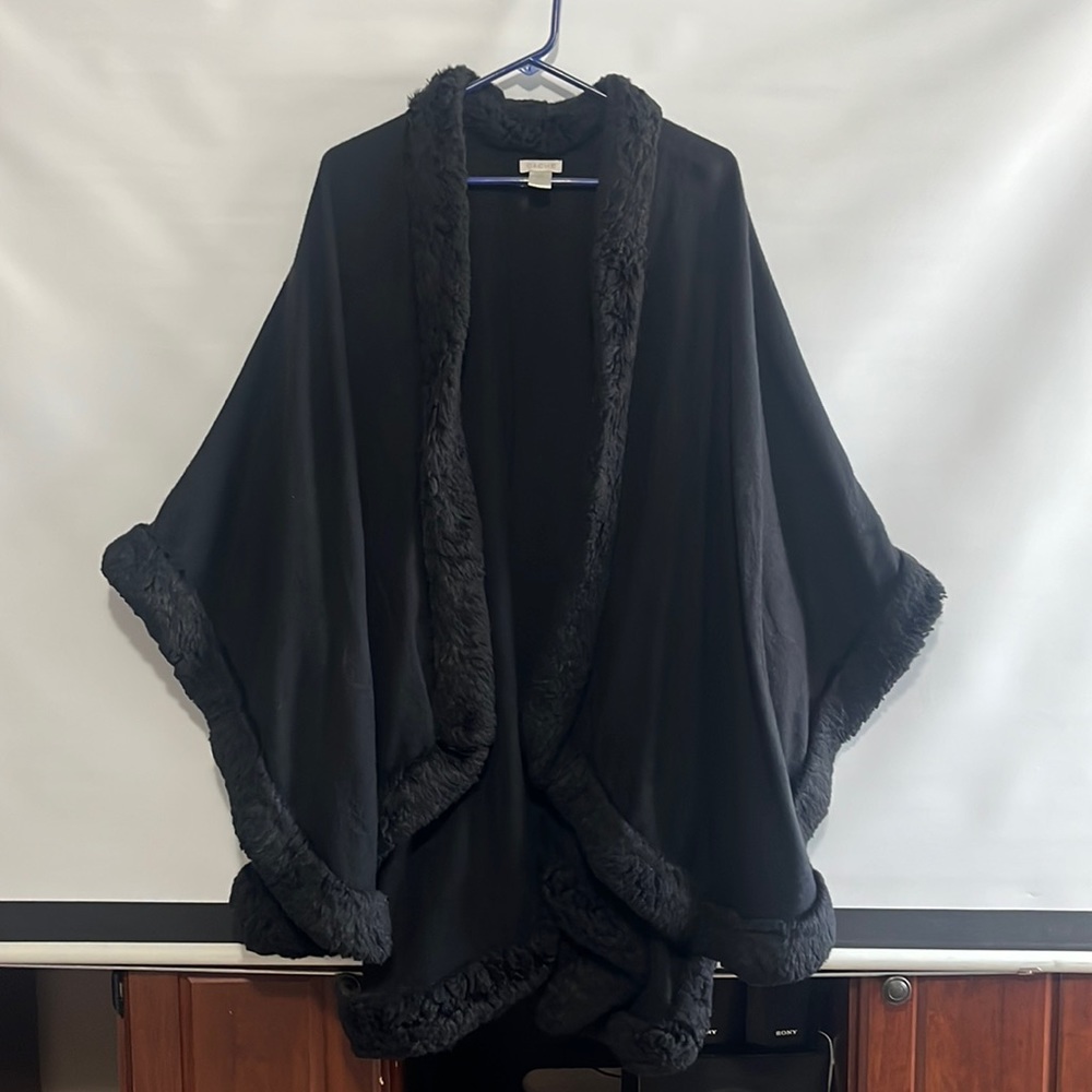Caché black cape.